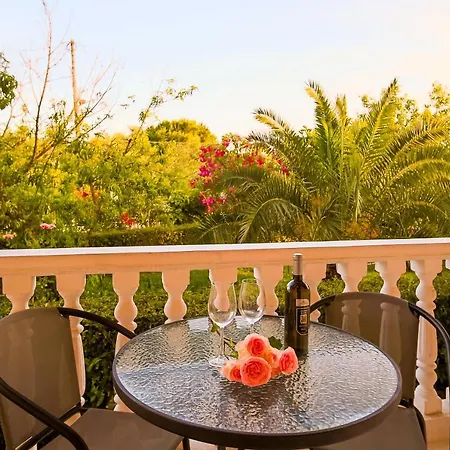 Yria Ntn Apartment Vanato